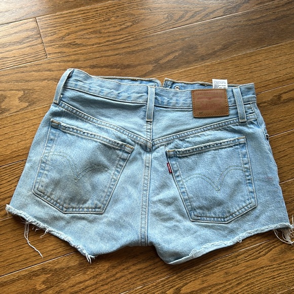 Levi’s 501 Shorts Size 26 - Picture 2 of 3